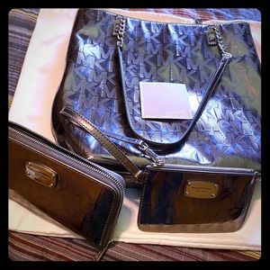****🎉SALE🎉***Michael Kors pewter logo set